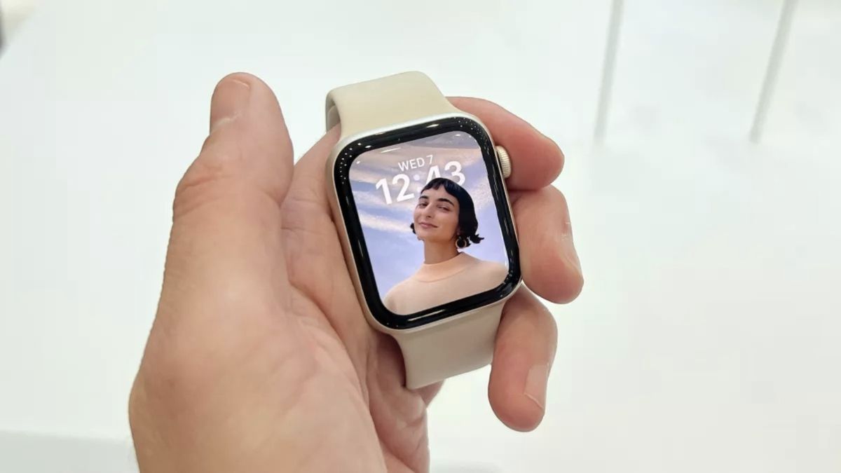 Mua Apple Watch SE 2022 giá bao nhiêu tiền