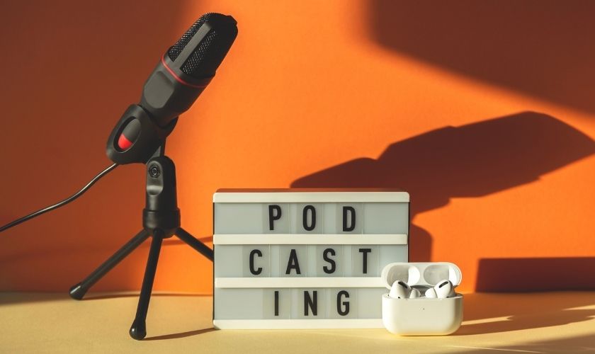 Podcast là gì mà được ưa chuộng?