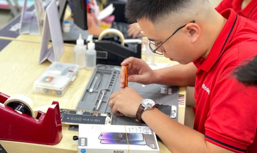 Thay màn hình iPhone 11 Pro tại Điện Thoại Vui như thế nào?