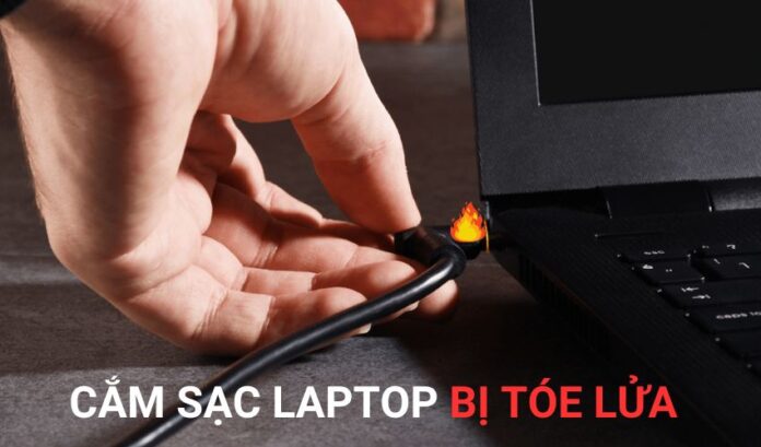 Cắm sạc laptop bị tóe lửa